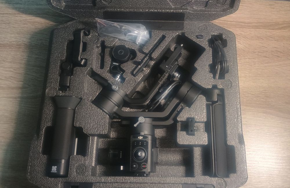 Canon R100 + 2 Obiective RF + DJI Ronin SC | Kit complet foto/video
