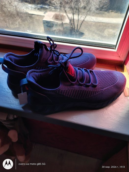 Кроссовки новые 44р