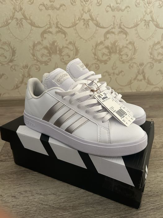 Adidas кроссовка