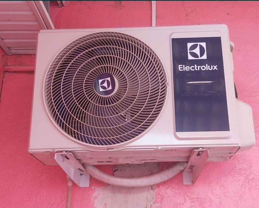 Срочно продам кондиционер Electrolux 12