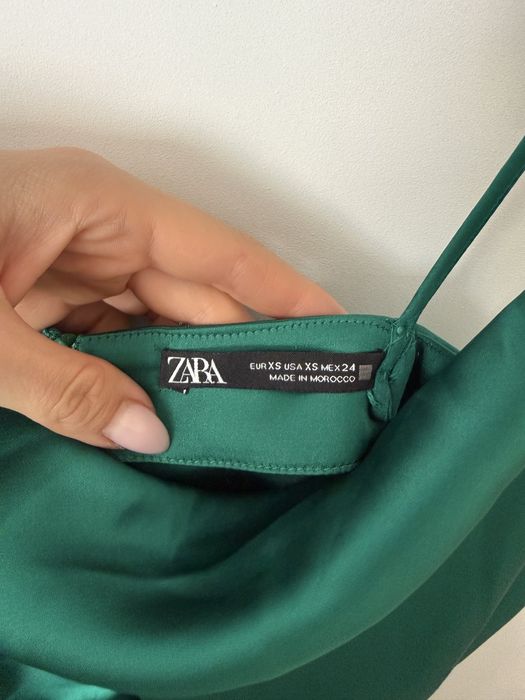 Къса сатенена рокля ZARA