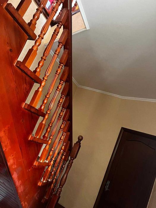 Продам двух этажный дом