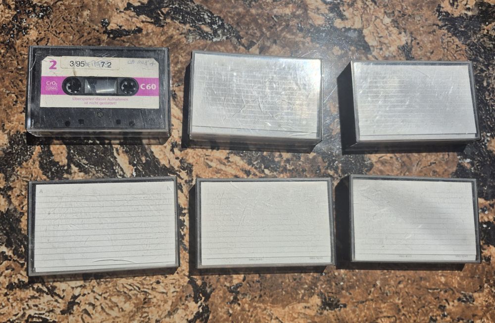 Vând 9 casete audio originale de 45-60 minute colectie de muzica mixta