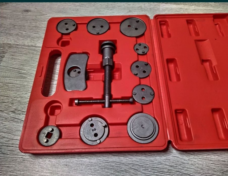 Trusa cu presa si adaptoare pentru etrier frana, 12 piese