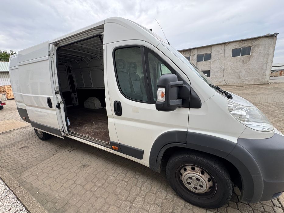 Inchiririere microbuz Peugeot Boxer