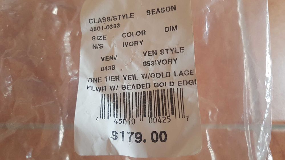 Сватбен воал, с нишки от бяло злато