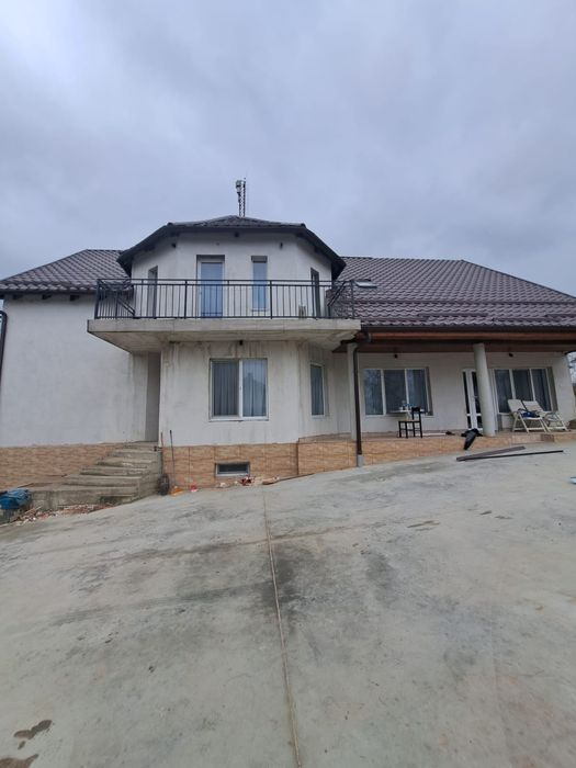 Oferim servicii complete de montaj acoperișuri pentru case noi sau renovări totale, începând cu consultanță gratuită și evaluare detaliată la fața loc