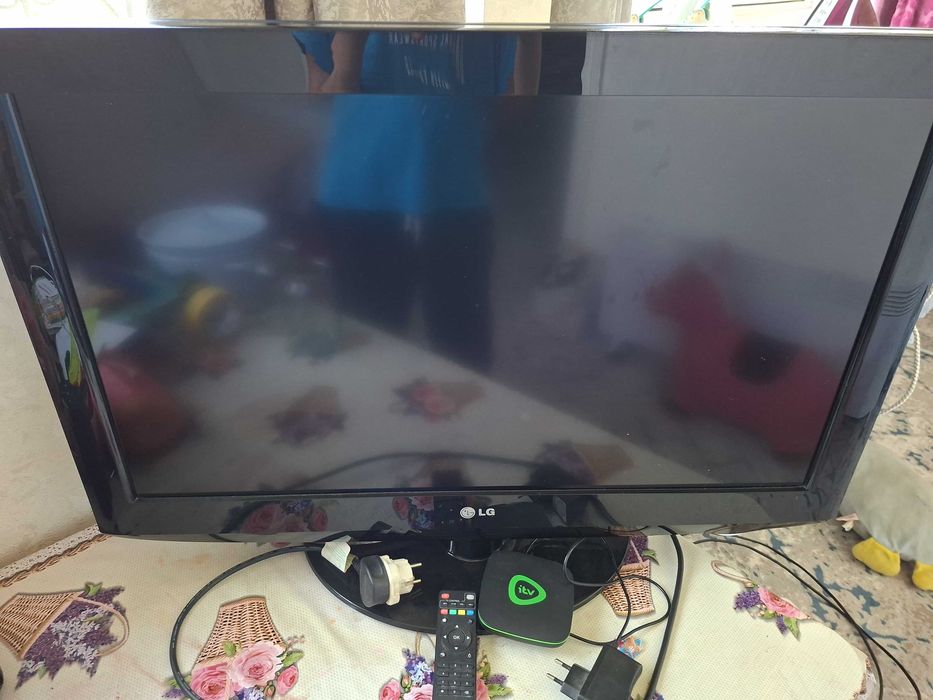 Телевизор LG 32" + приставка ITV (смарт)