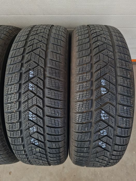 Зимни гуми 4 броя PIRELLIScorpion 215 65 R17 дот 1818