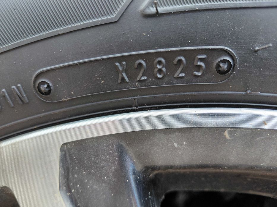 Продавам летни гуми  DUNLOP SP SPORT MAXX 050 225х50х18 на 400 км .