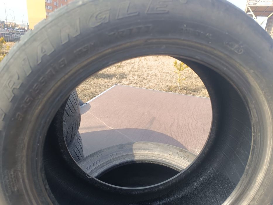 Продам шины на r19