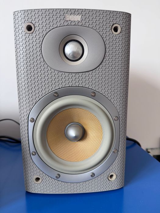 boxe Bowers & Wilkins bookshelf