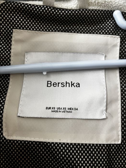 Vand geaca de la Bershka