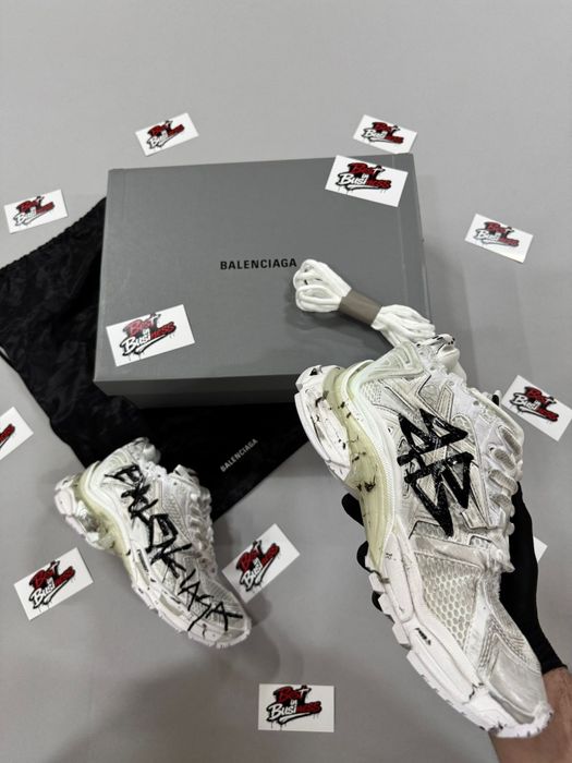Adidasi Balenciaga Runner Graffiti Albi Noi Calitate Superioara