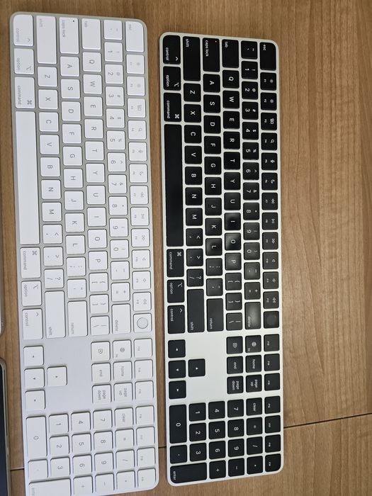 Apple Magic Keyboard, Magic Trackpad, Magic Mouse (Lighting) B/W