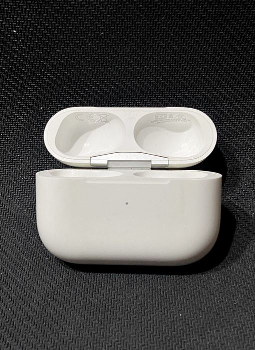 Airpods Pro футляр-кейс (оригинал)