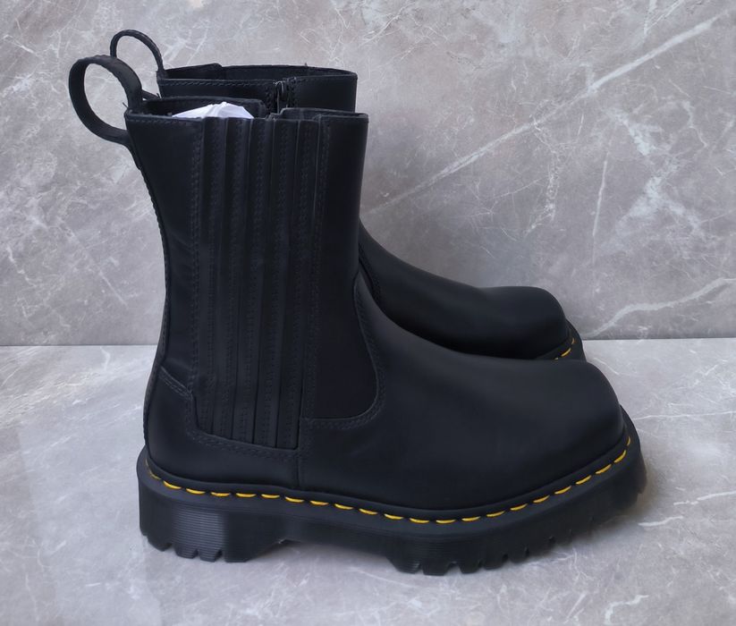 Dr. Martens Women's Amaayah номер 40