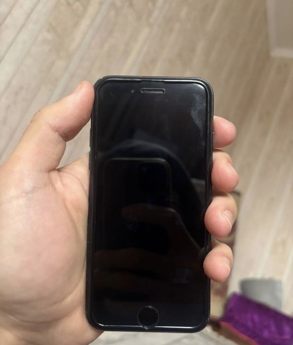 Айфон се 2022 64/72