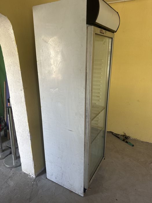 Xolodilnik vitrenniy