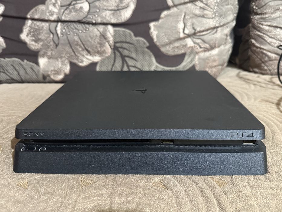 PlayStation 4 slim черная