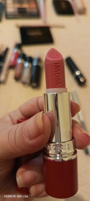 Гримове сенки, червила и гланцове