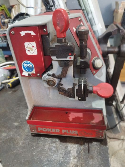 Автоматична секретна ключарска машина Silca Poker Plus