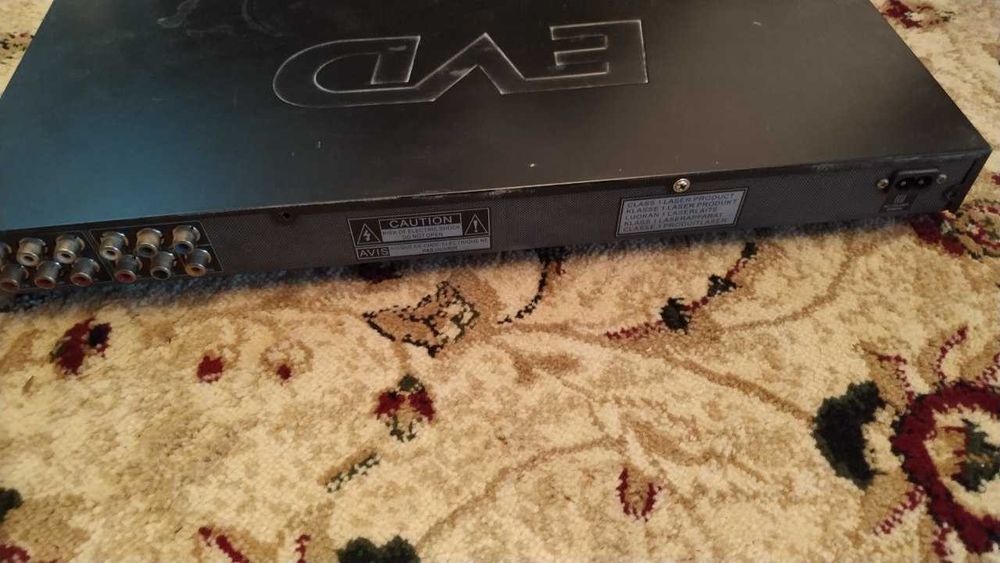 Видео кассетный и DVD player и пластинный апарат за все 300 тыяч