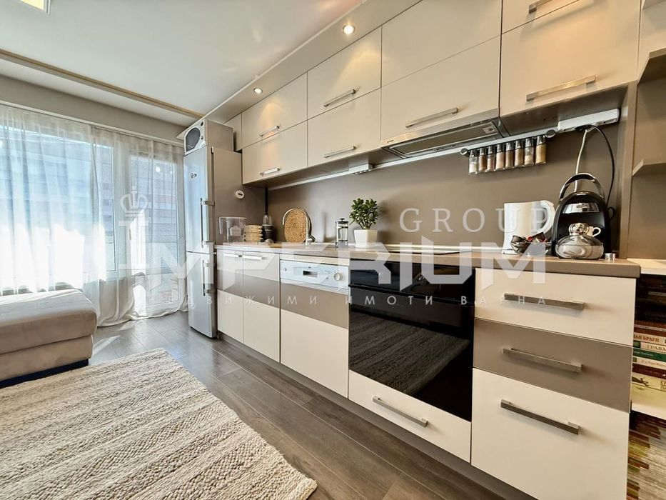 ТОП! Тристаен обзаведен апартамент под наем в района на жк. Чайка, гр