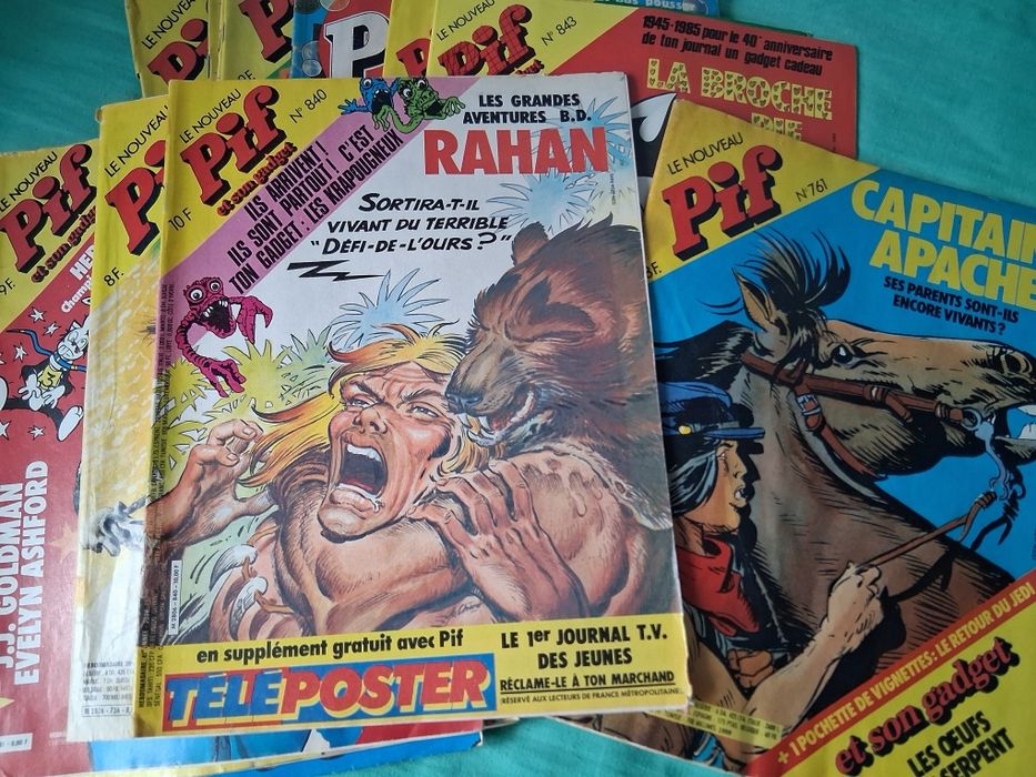 Лот Стари Френски Списания Pif Gadjet 25 Броя