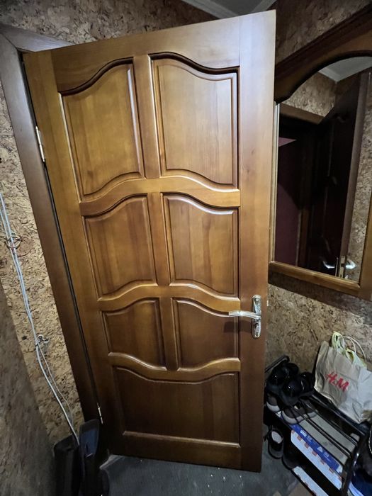 Продам дверь из дерева