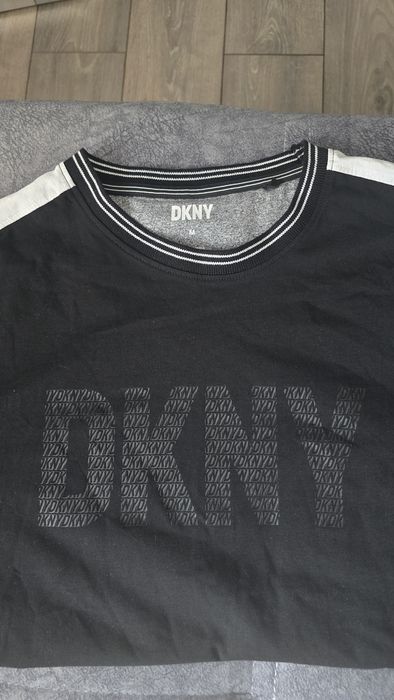 Продам оригинальную футболку DKNY