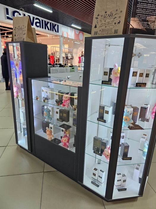 Продам витрина для парфюмерии и прочего