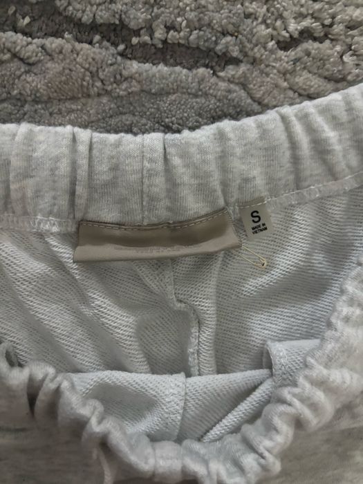 Pantaloni scuti essentials