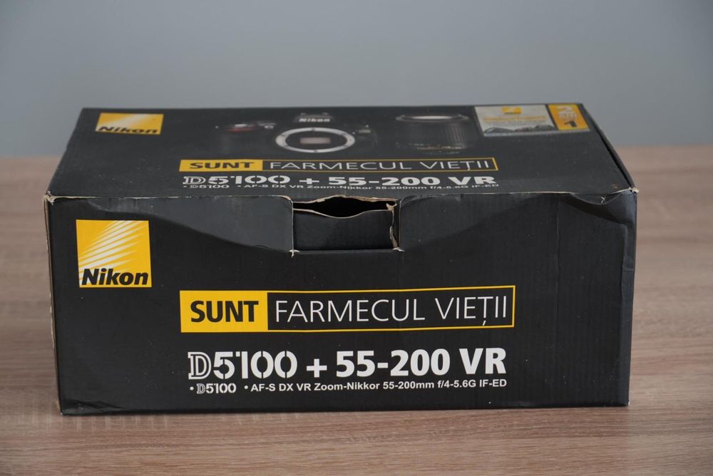 Camera foto Nikon D5100, obiectiv si bliț