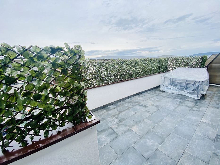 Vând apartamant cu 2 camere semidecomandat, zona Terra