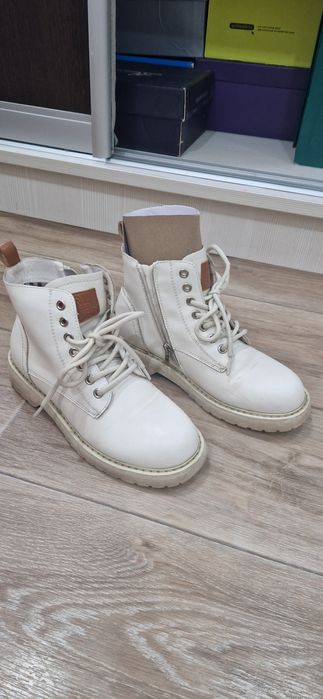 Женская обувь 23.5см