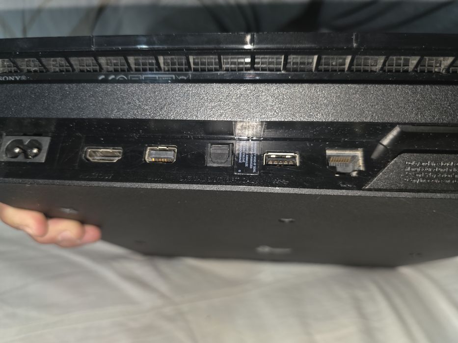 Vând PlayStation 4 pro