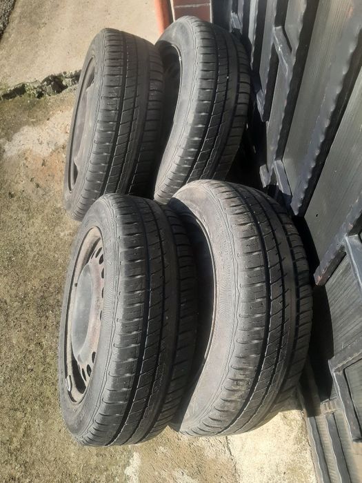 De vânzare cauciucuri