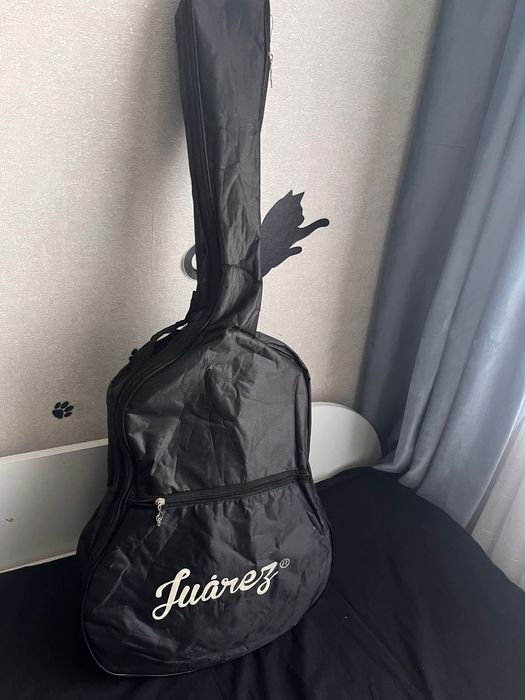 Продам не большую гитару