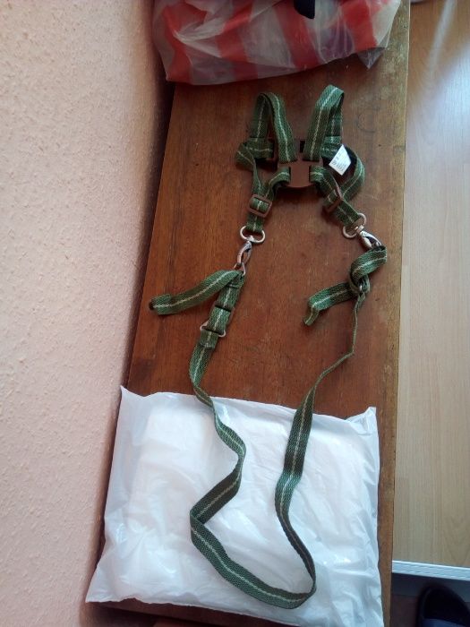 Продавам ръчна проходилка и поводи за разходка