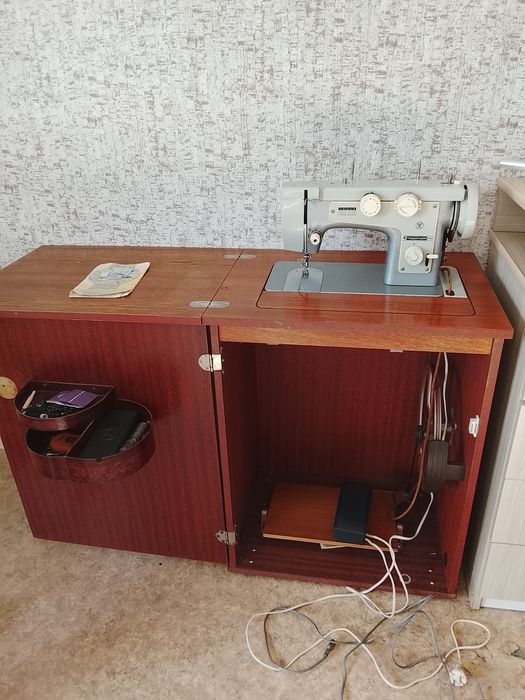 Продам две швейные машины