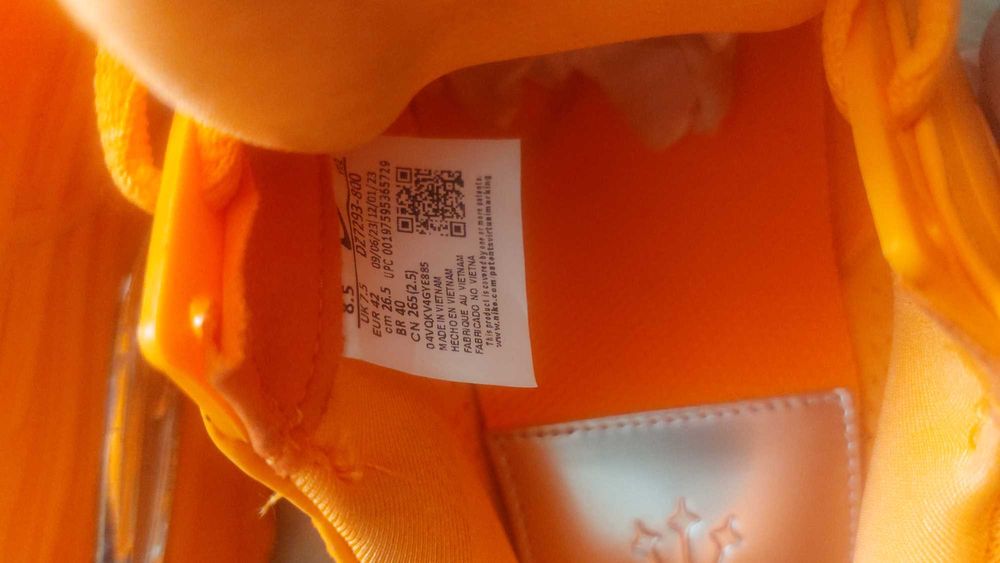 Продам кроссовки