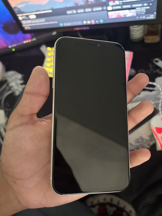 Vand iphone 11 urgent