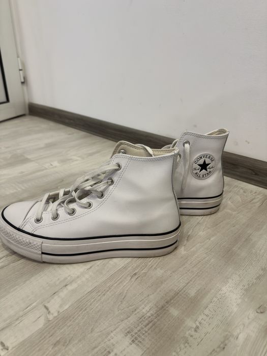Унисекс кожени кецове Converse Chuck Taylor All Star