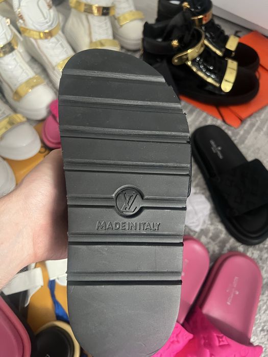 Papuci Loui Vuitton negrii
