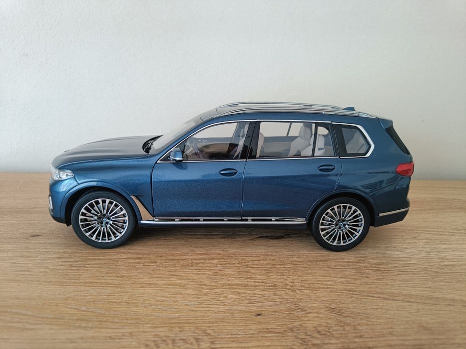 BMW X7, Kyosho 1:18
