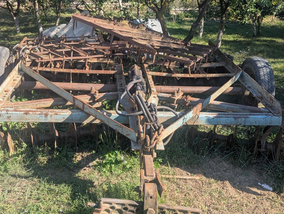 Vând tractor U650+disc și plug