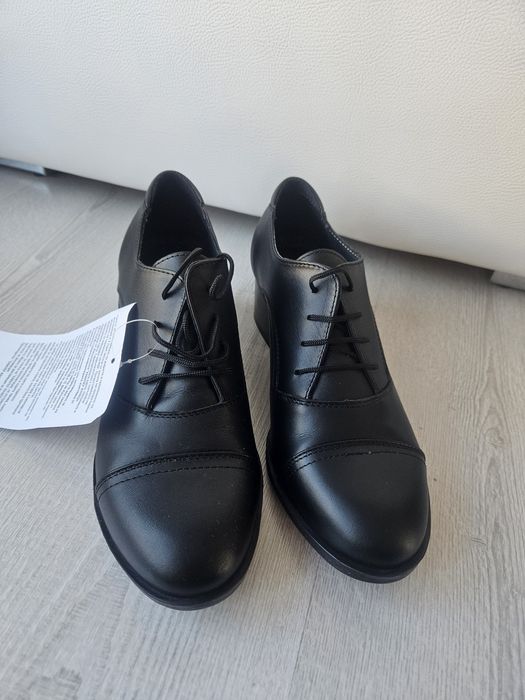 Нови обувки от ест. кожа