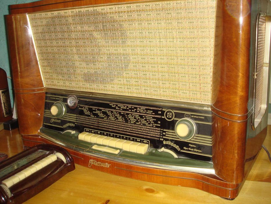 Радиоприемник высшего класса "Фестиваль"