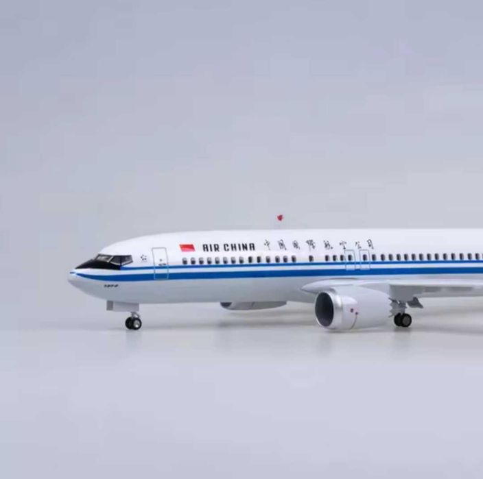 47 CM! Super macheta LED de colectie business de avion Boeing 737 Max 8 Air China